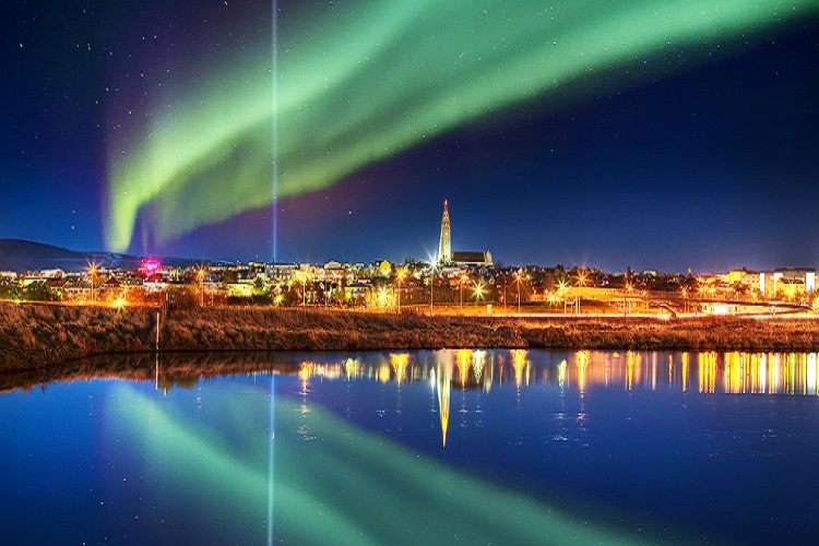 cheap flights northern_lights_reykjavik