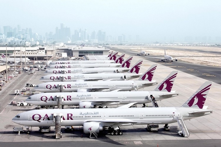 qatar airlines offers free laptops