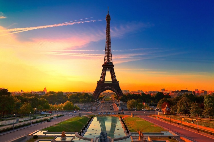 cheap flights to Paris-France Eiffel-Tower-040917-002cheap flights to Paris-France Eiffel-Tower-040917-002