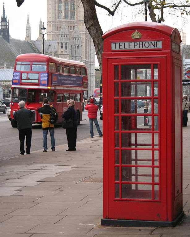 red_phone_box_London_040317-002