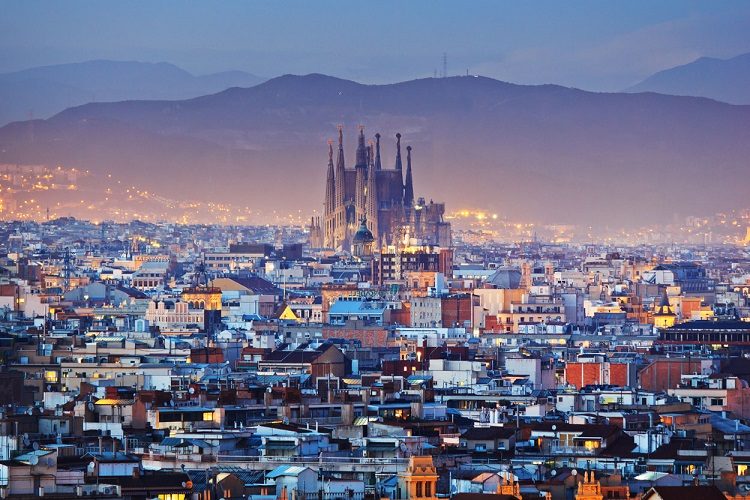 cheap flights to barcelona to see Sagrada familia