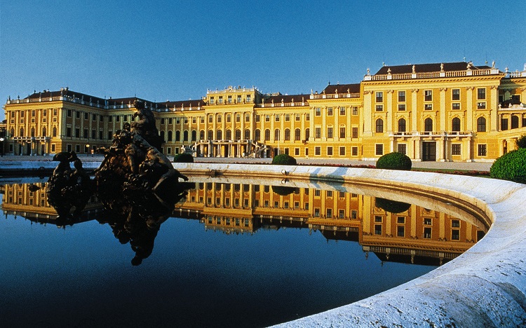 visit Vienna-Schonbrunn-Palace